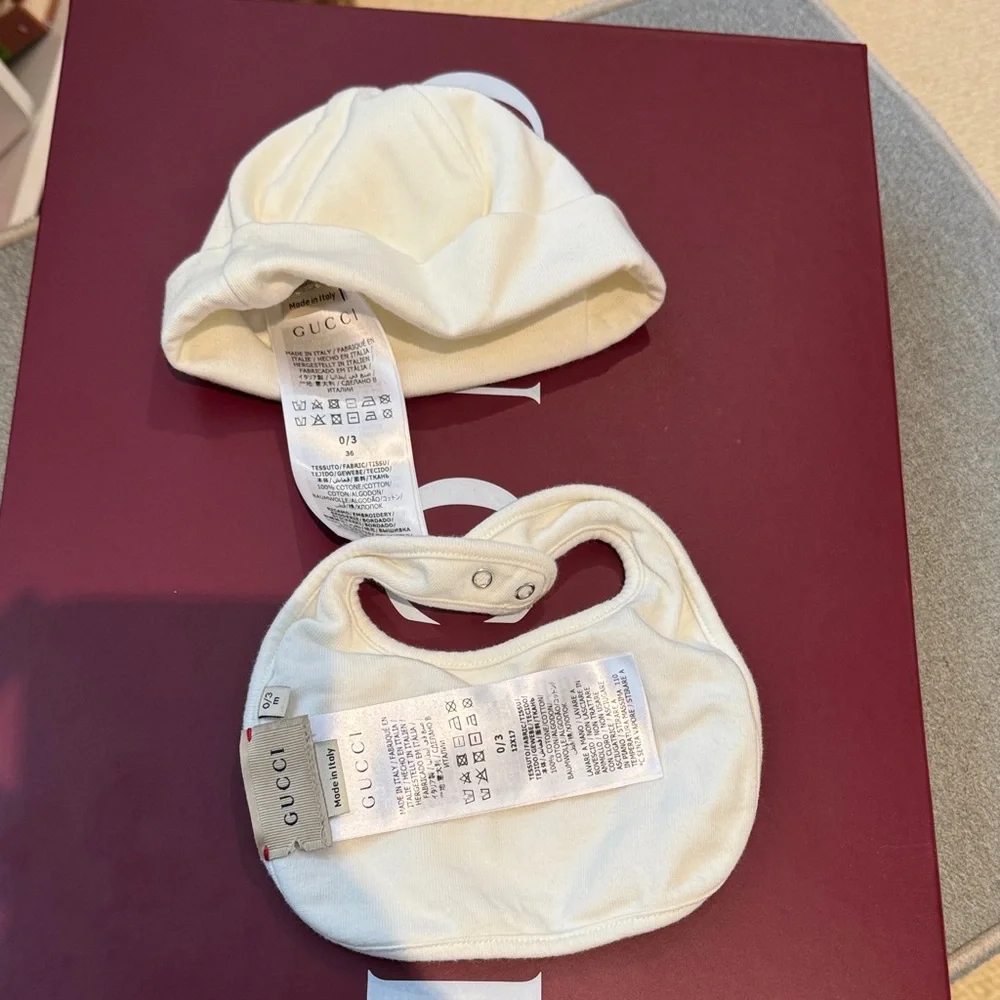 Gucci Cream Baby Bib and Hat Set - Picture 2 of 2